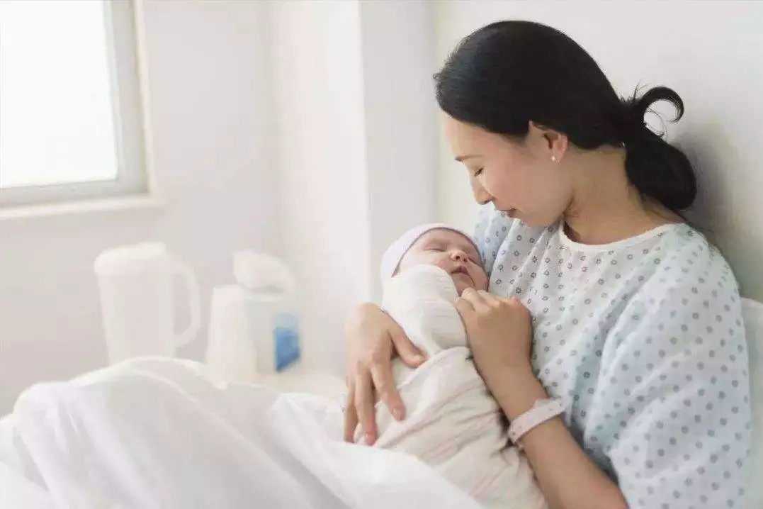港股收盘(07.24) | 恒指上涨0.51% 医药、芯片股表现突出 黄金股全线走低